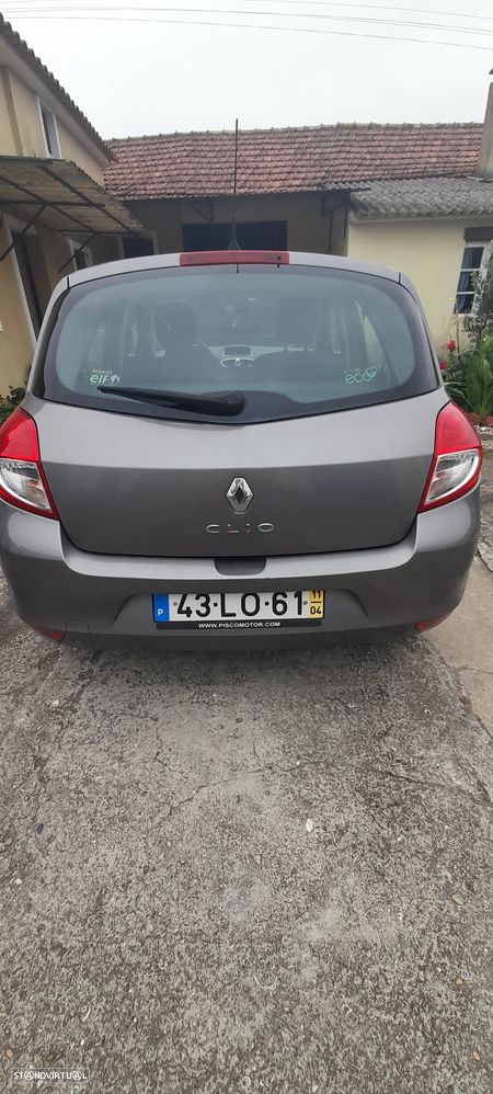 Renault Clio 1.2 16V Confort - 1