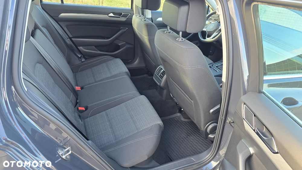 Volkswagen Passat - 29