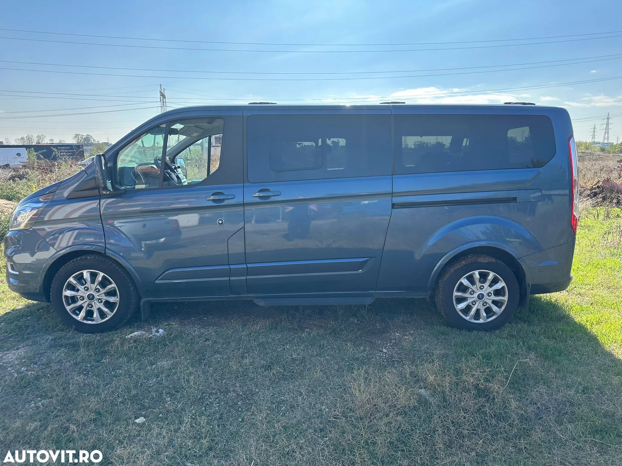 Ford Tourneo Custom Bus 320 2.0 EcoBlue 170 CP L2H1 Titanium X Aut. - 10