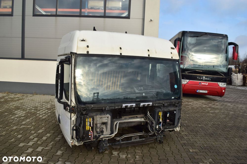 SZKIELET KABINY WRAZ Z DRZWIAMI MAN TGX XLX - 8