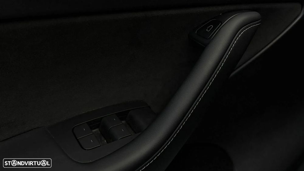 Tesla Model Y Long Range Dual Motor AWD - 18
