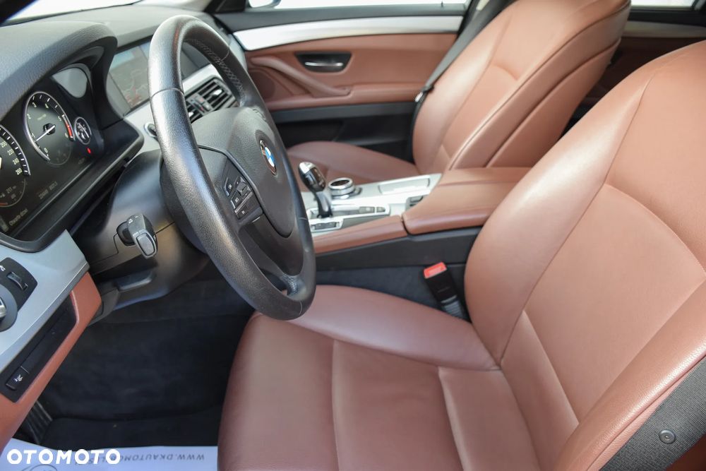 BMW Seria 5 525d Touring Sport-Aut Luxury Line - 20