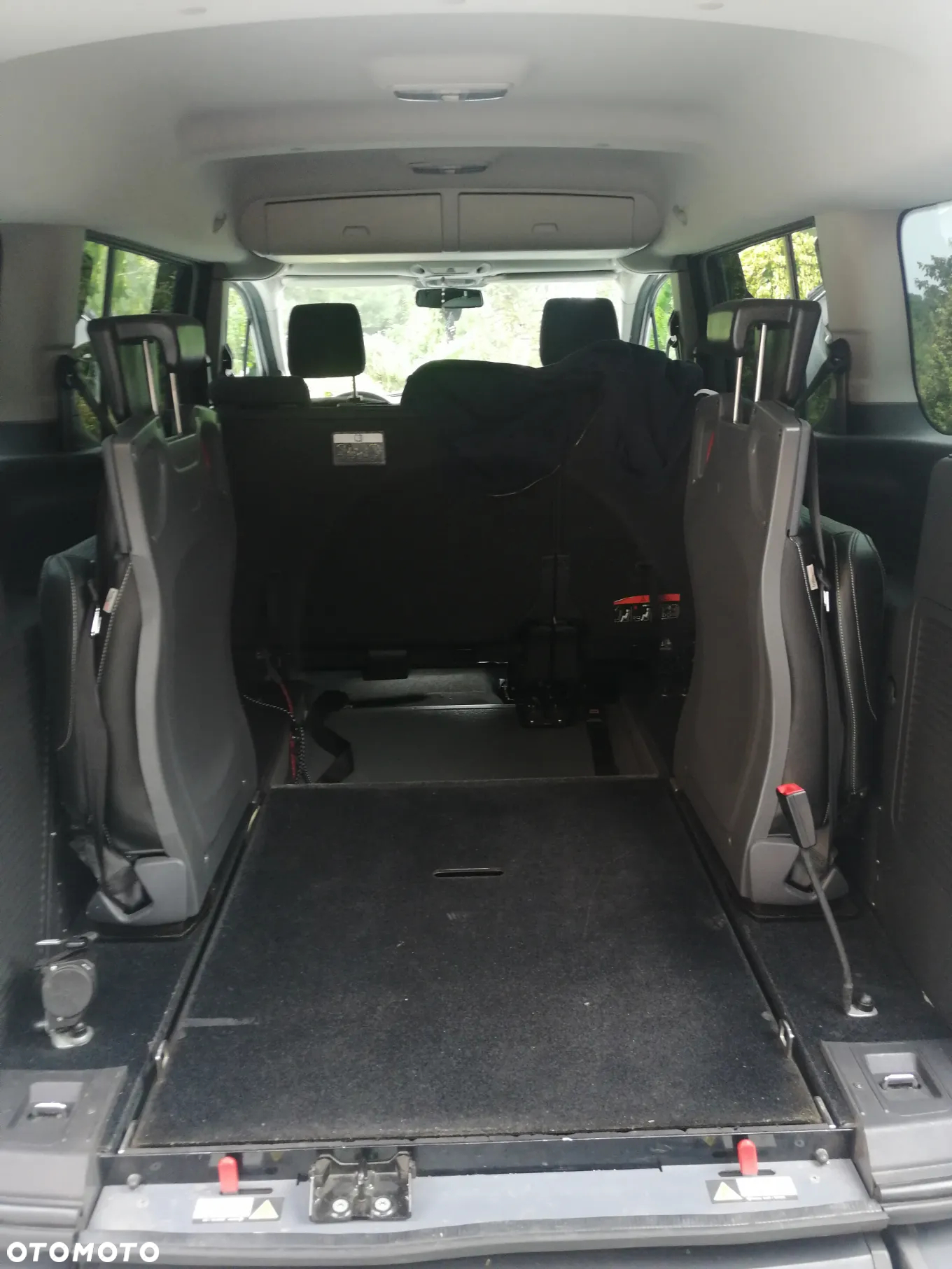 Ford Tourneo Connect - 13