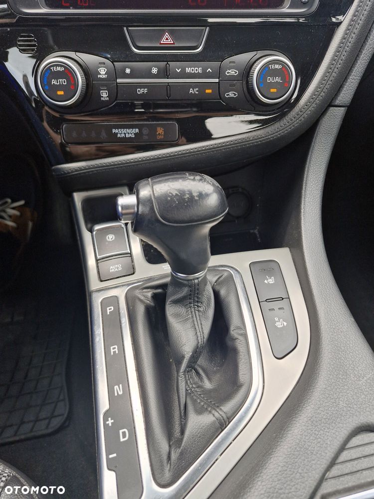 Kia Optima 2.0 L - 3