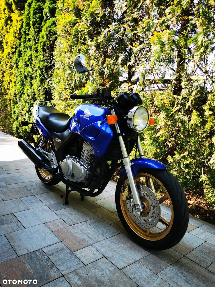 Honda CB - 1