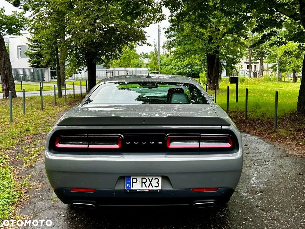 Dodge Challenger - 2