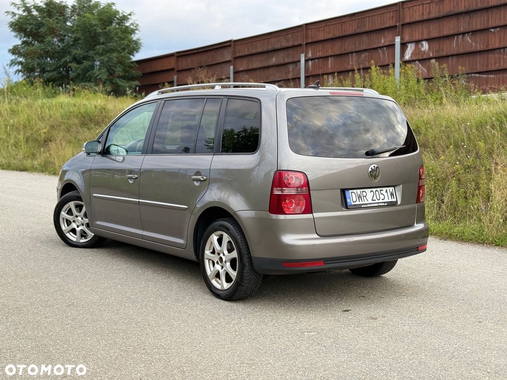 Volkswagen Touran - 4