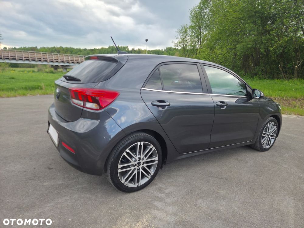 Kia Rio 1.4 L - 6