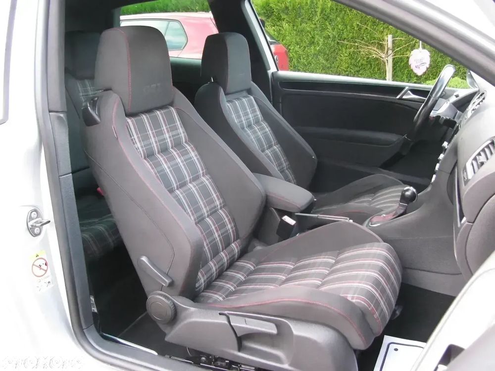 Volkswagen Golf 2.0 GTI DSG - 11