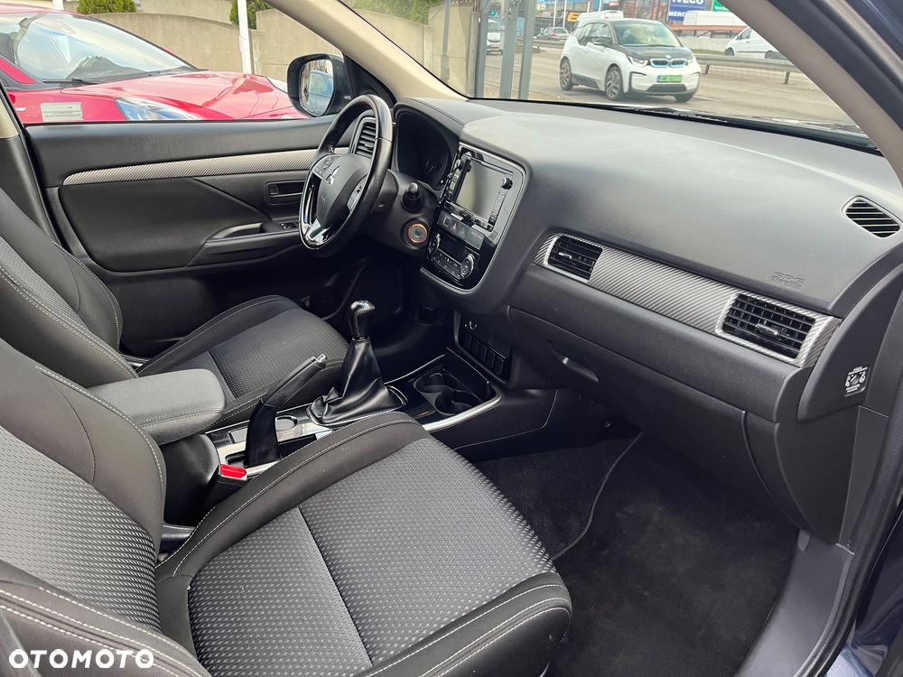 Mitsubishi Outlander - 9