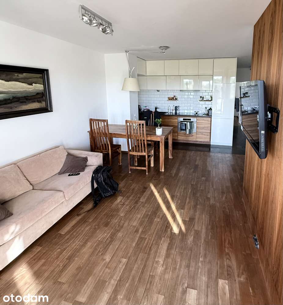 Przestronne 60.5 m² z balkonem, klimatyzacją i garderobą