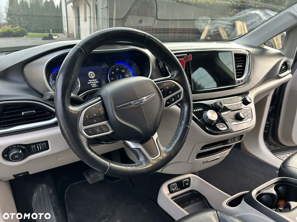 Chrysler Pacifica - 19