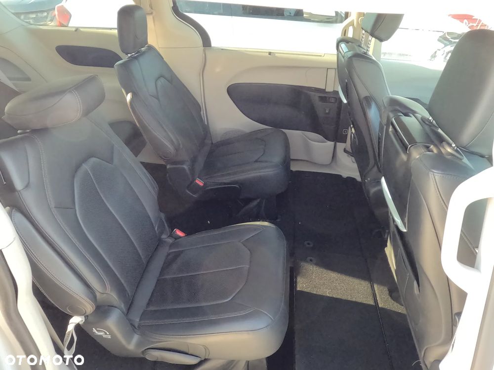 Chrysler Pacifica - 14