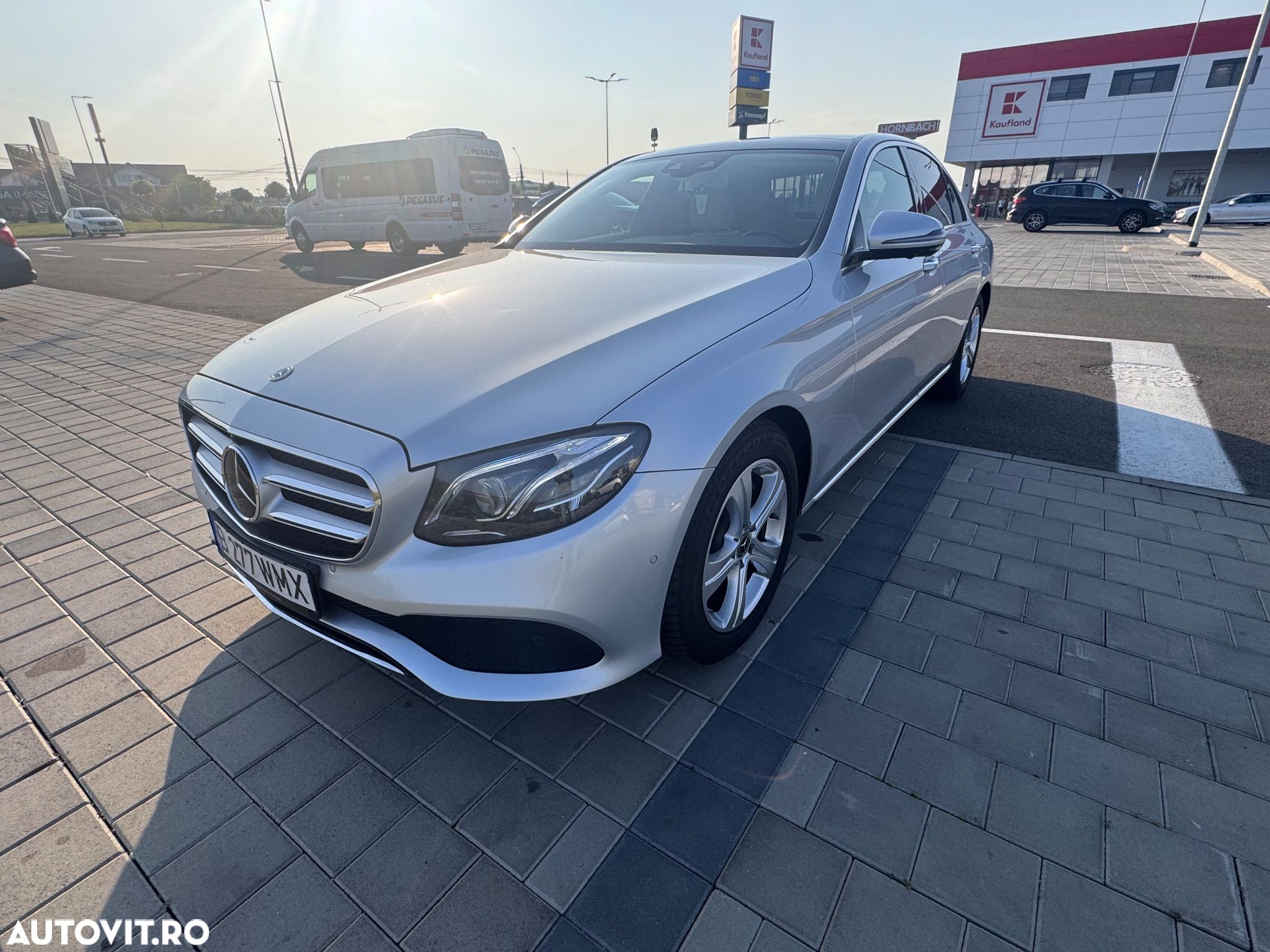 Mercedes-Benz E 220 d 4Matic 9G-TRONIC - 1