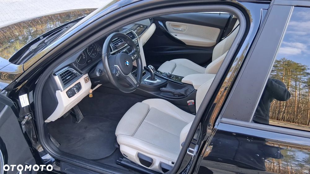 BMW Seria 3 330i xDrive - 16