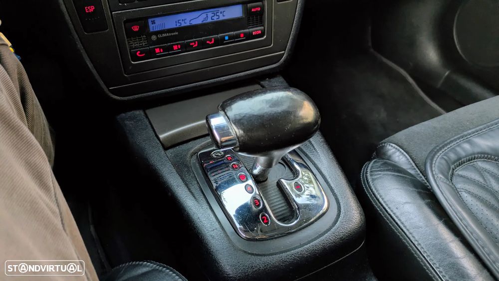 VW Passat Variant 1.9 TDi Highline Tip - 14