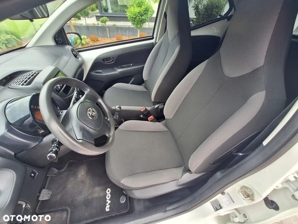 Toyota Aygo x-trend - 16