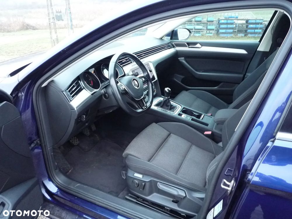 Volkswagen Passat 2.0 TDI SCR Comfortline - 15