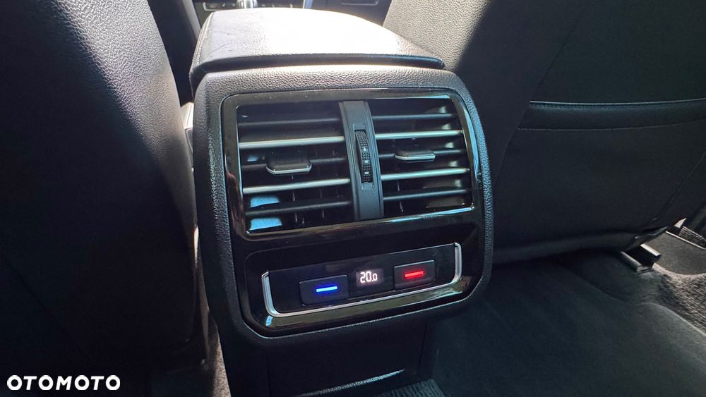 Volkswagen Passat Variant 2.0 TDI DSG (BlueMotion Technology) Highline - 30