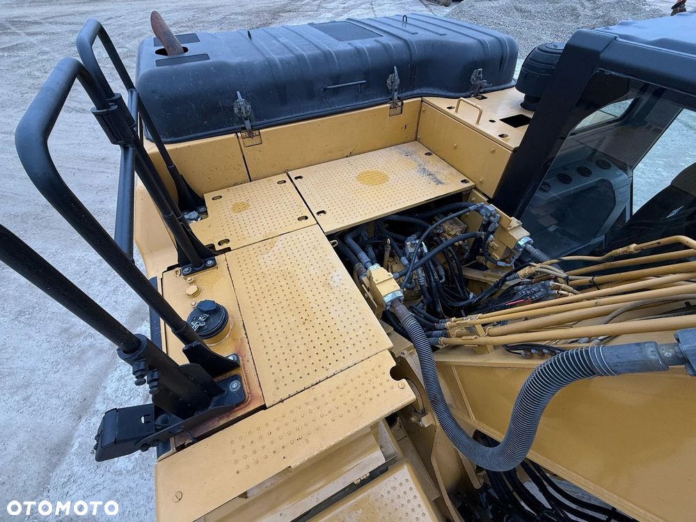 Caterpillar 326 FLN - 11