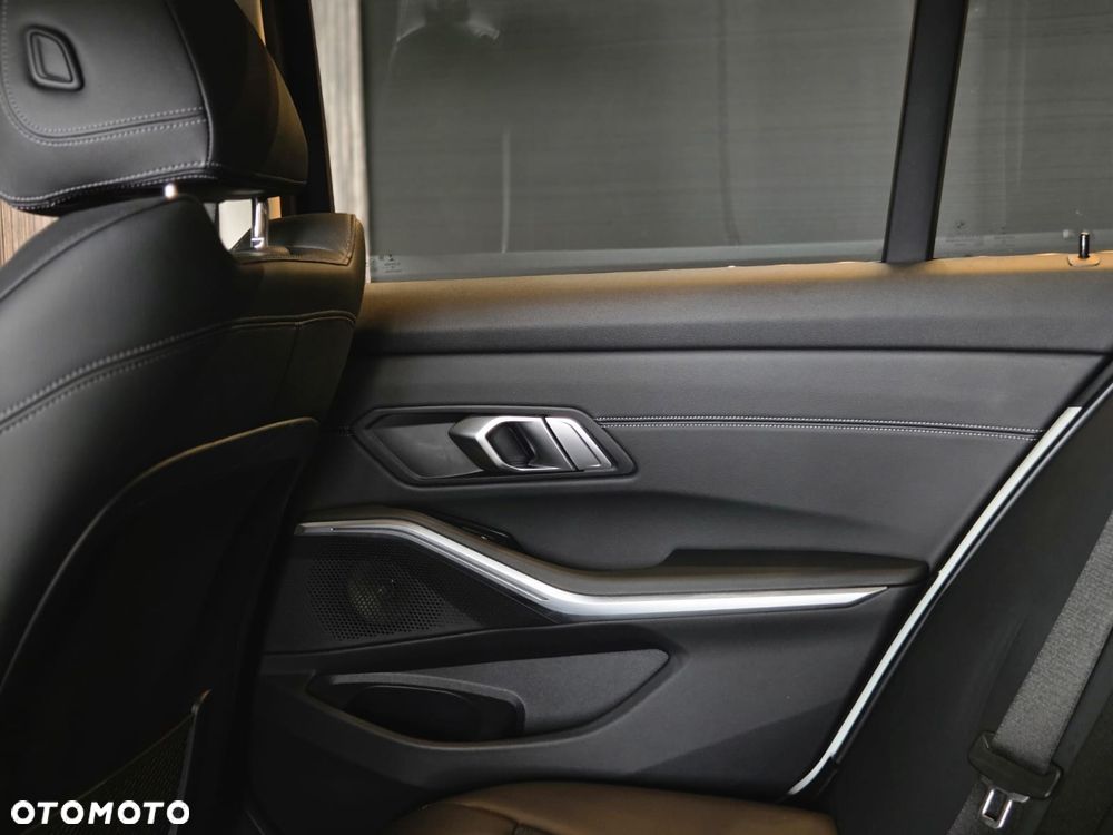 BMW Seria 3 318i Sport Line - 17