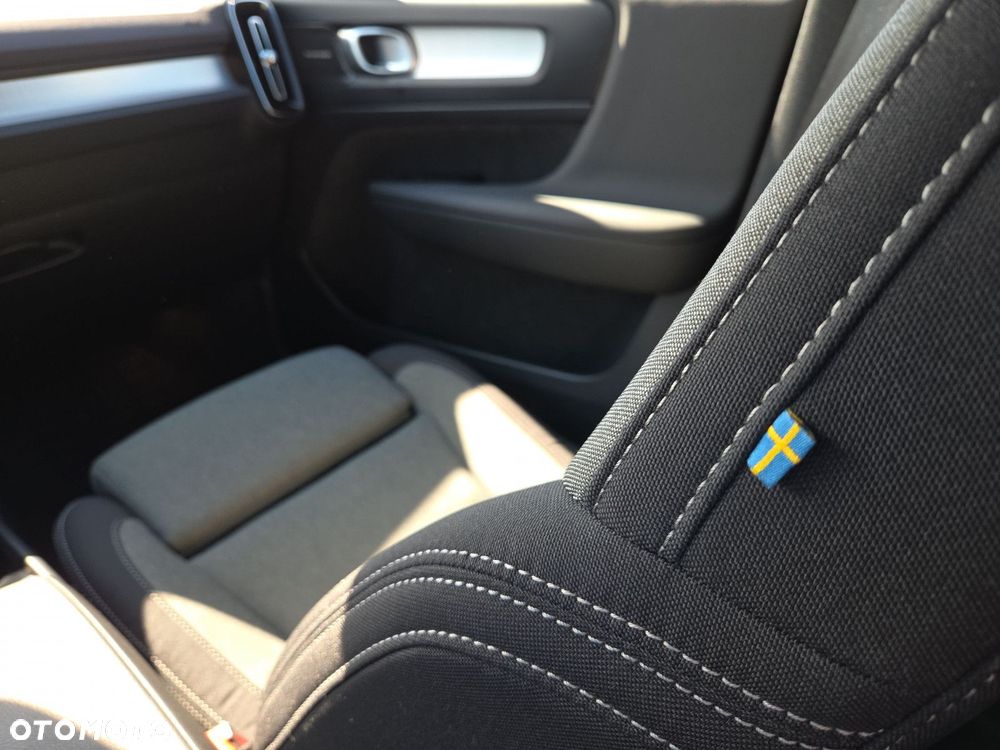 Volvo XC 40 B4 Plus Dark - 28