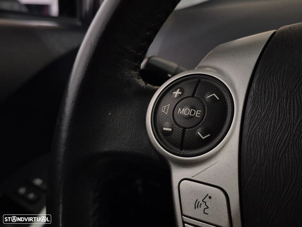 Toyota Prius 1.8 Plug-In Pack Premium - 17