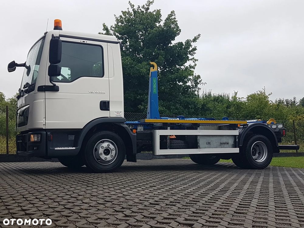 MAN TGL 12.220 HAKOWIEC SKIBICKI 4x2 KLIMA HAKOWIEC DO KONTENERÓW MANUAL 12T POD KONTENERY - 40