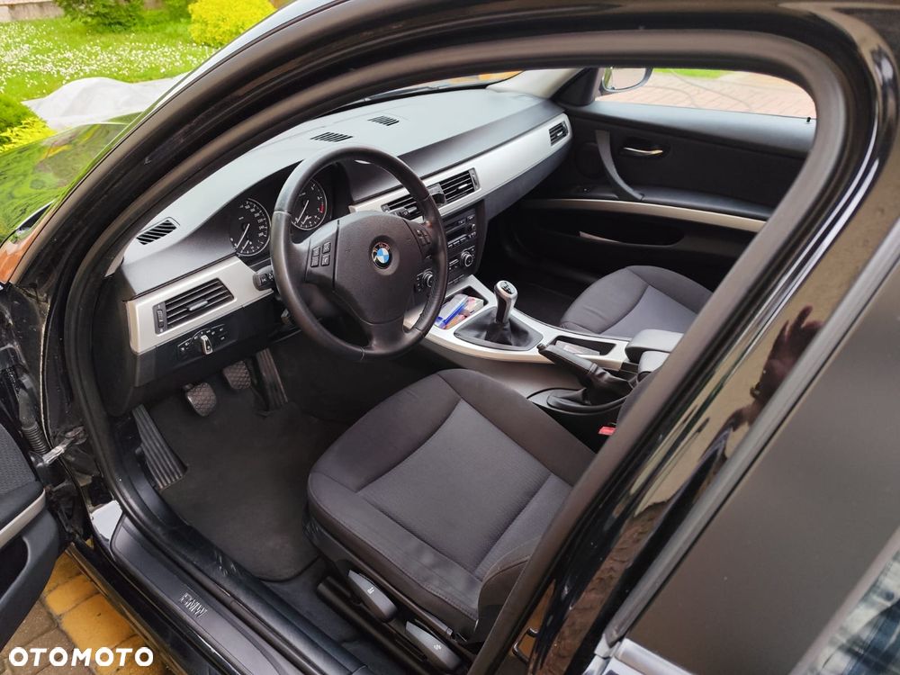 BMW Seria 3 318i - 8