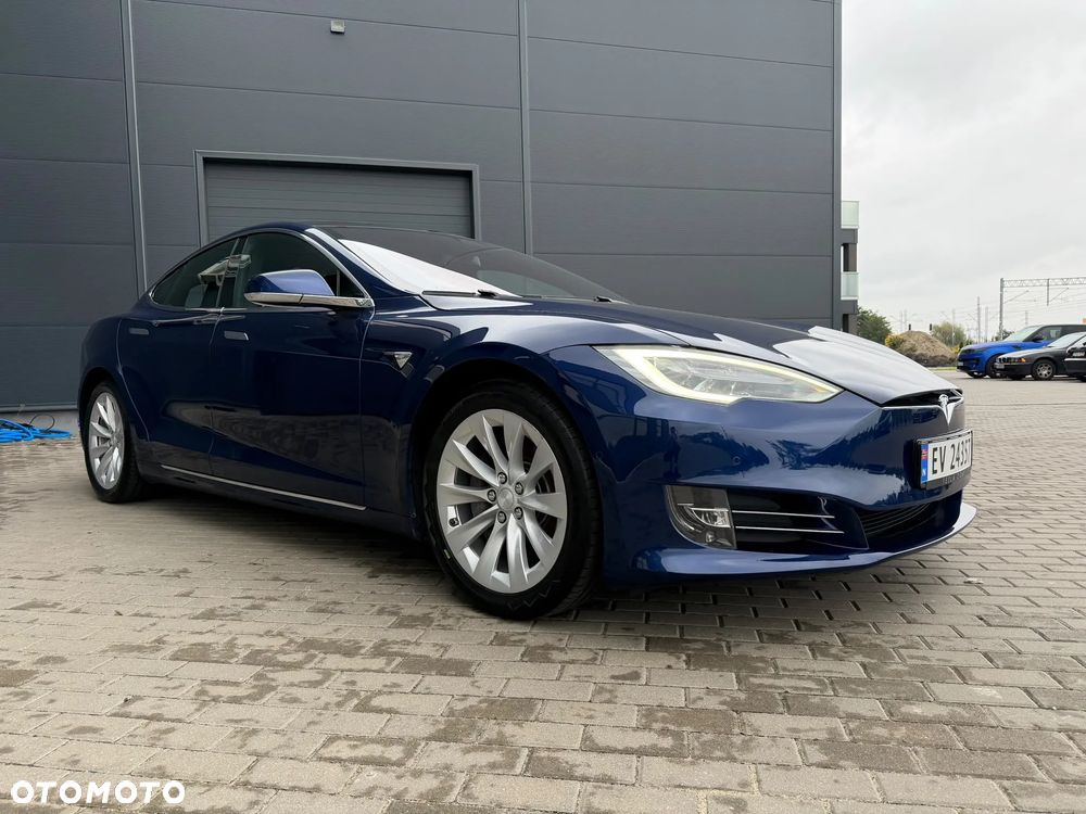 Tesla Model S - 8
