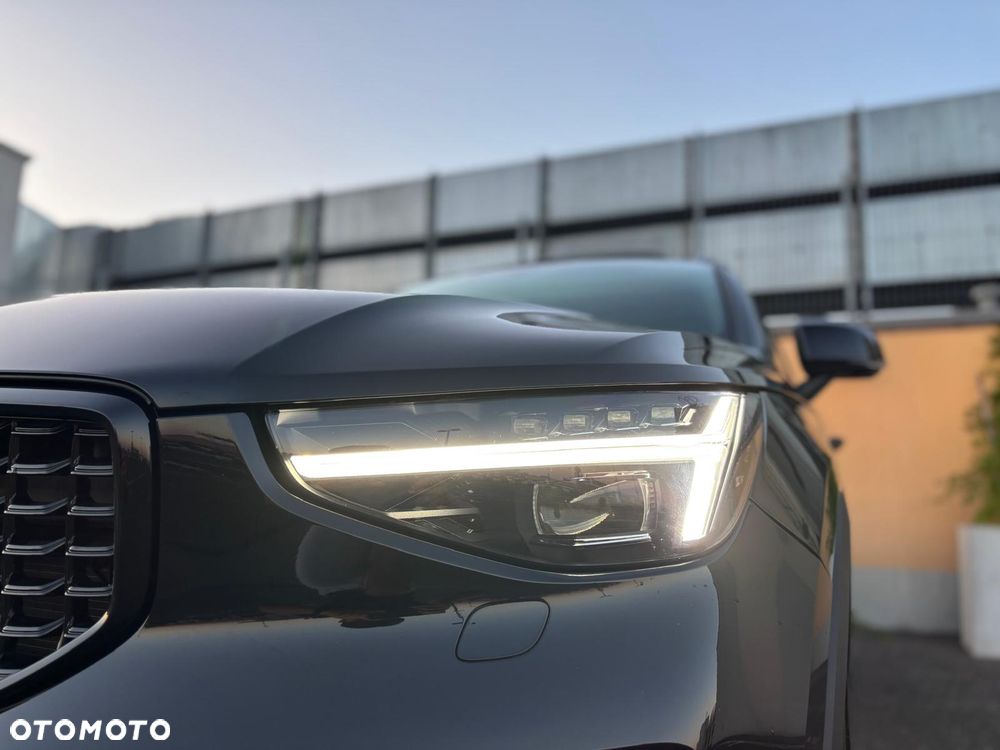 Volvo XC 40 B4 Ultra Black Edition - 4