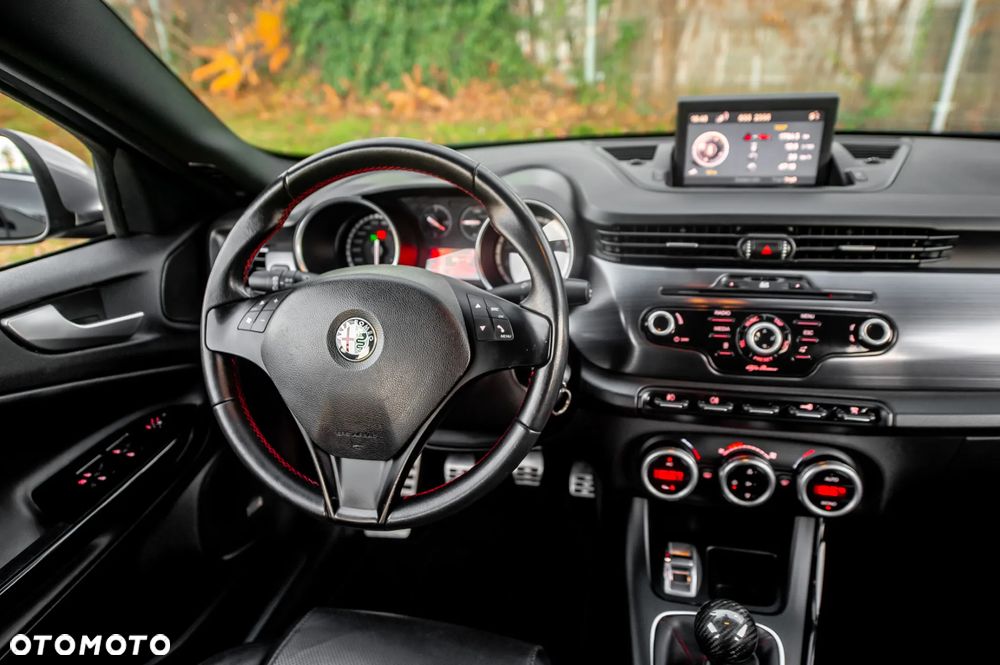 Alfa Romeo Giulietta 1750 TBi Quadrifoglio Verde - 23