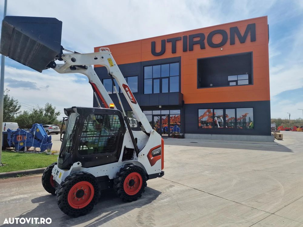 Bobcat S510, ANVELOPE PLINE, USA CABINA, AER CONDITIONAT, ridica 810kg, motor 55CP Kubota, Masa operatinalal 2,8t, L 3,4m x latime 1,75m x inaltime 1,95m, cupa 1mc, posibilitate leasing 41.900 EUR+Tva - 9