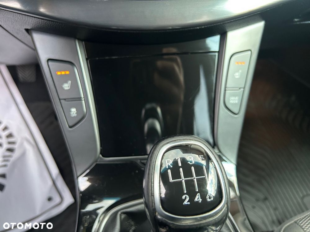 Hyundai i40 Kombi blue 1.6 Family+ - 10