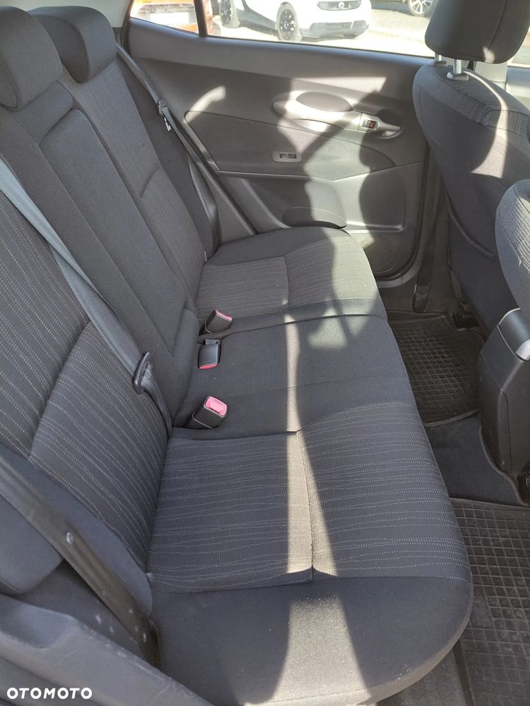 Toyota Auris 2.0 D-4D Sol - 6