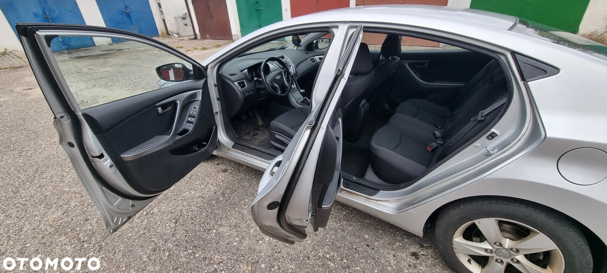 Hyundai Elantra 1.6 Comfort - 13