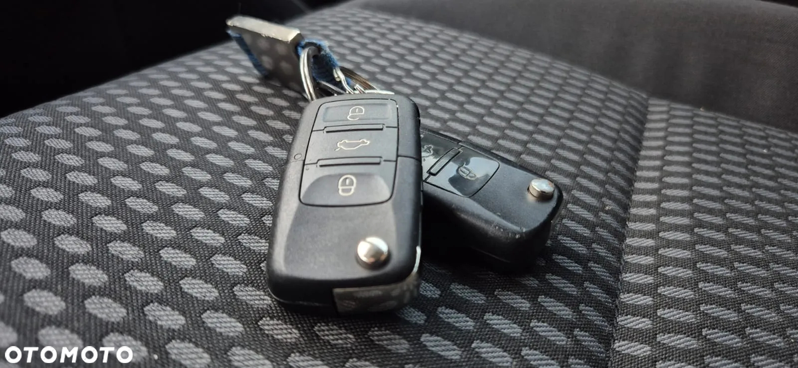 Volkswagen Touran 1.6 TDI DPF BlueMotion Technology DSG Highline - 8