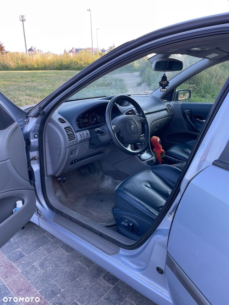Renault Laguna 2.0 RXT - 12