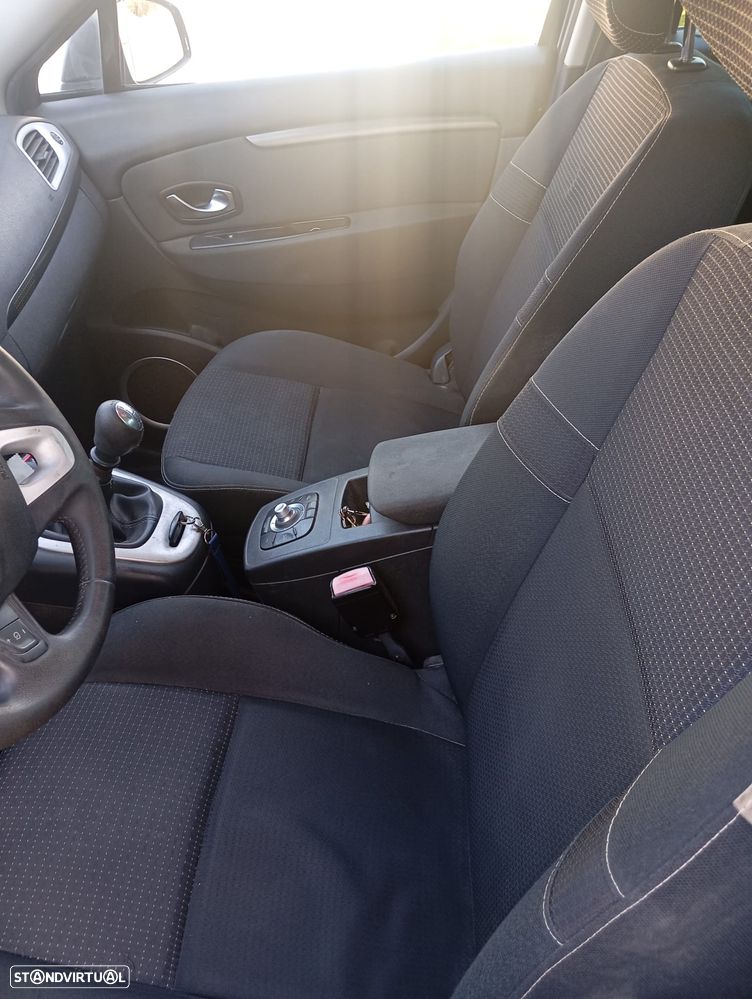 Renault Scénic 1.5 dCi Dynamique S - 15