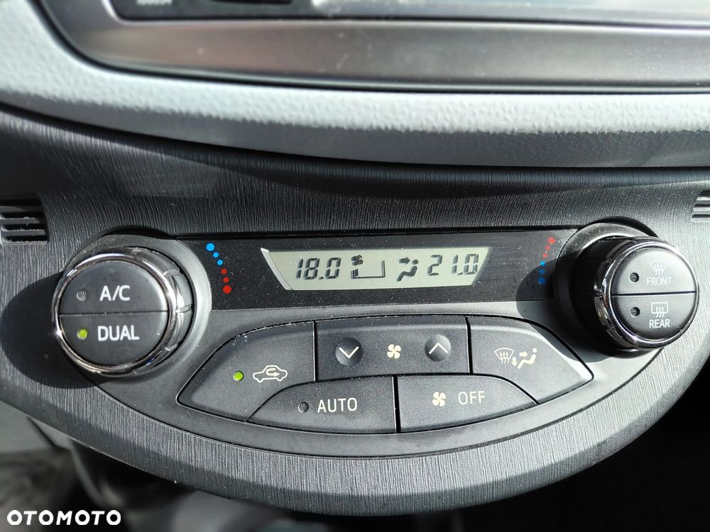 Toyota Yaris Hybrid 100 Premium - 16