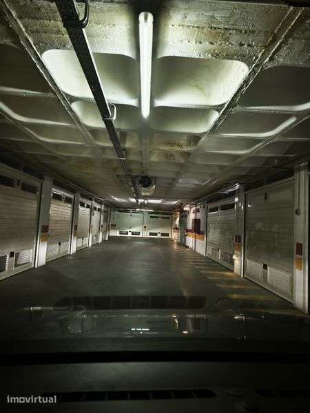Garagem fechada tipo box - Grande imagem: 2/3