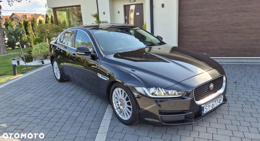 Jaguar XE 2.0 D Portfolio - 6