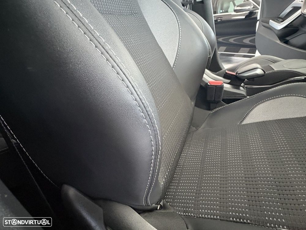 Peugeot 2008 1.2 PureTech Allure - 22