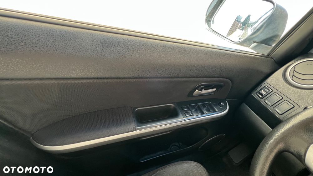 Suzuki Grand Vitara 1.9 DDiS Comfort - 16