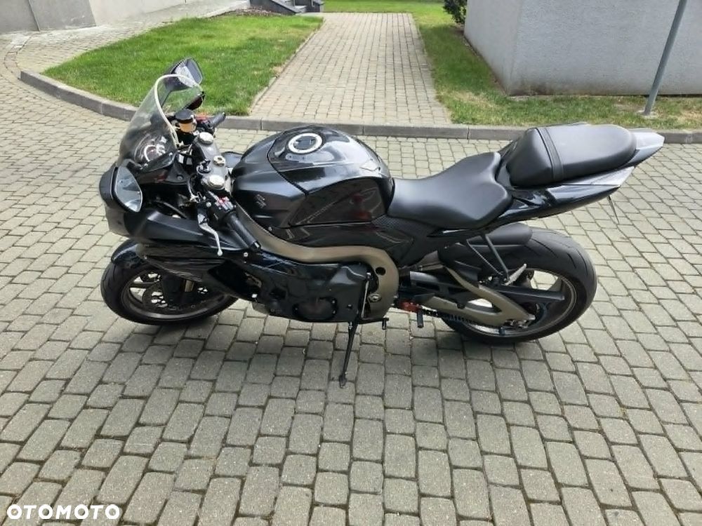 Suzuki GSX-R - 6