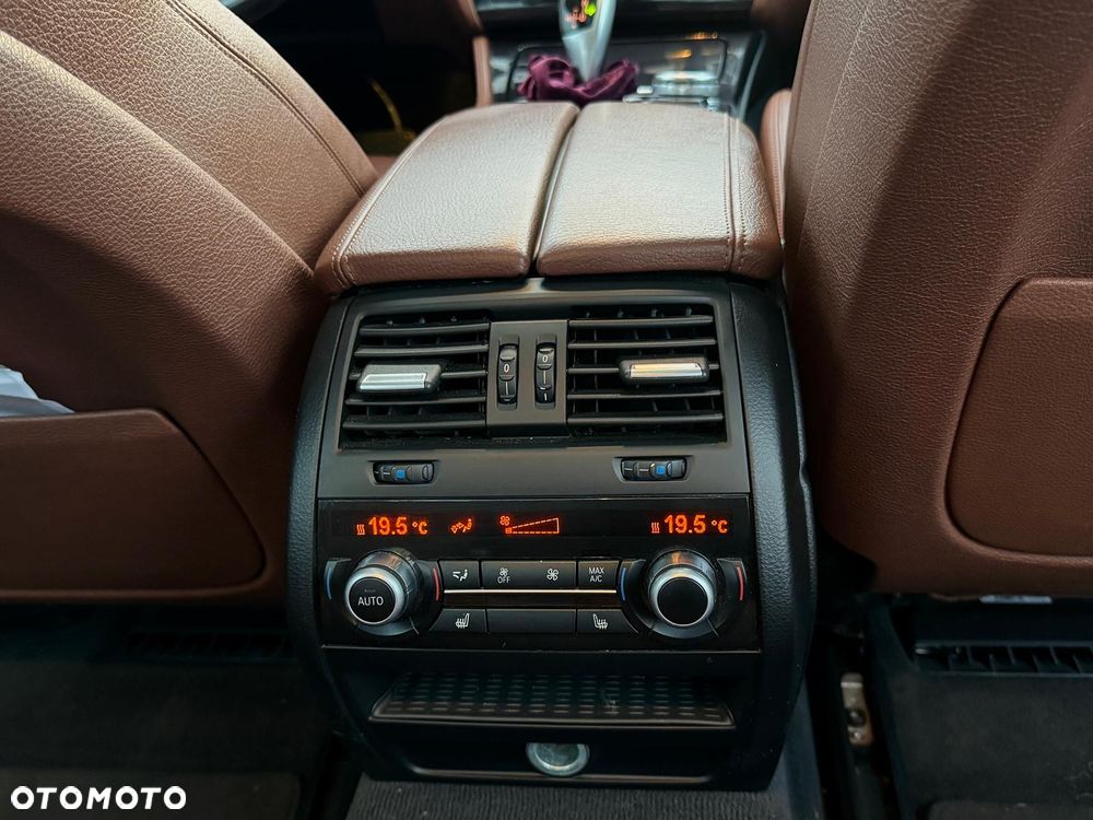 BMW Seria 5 525d xDrive - 10
