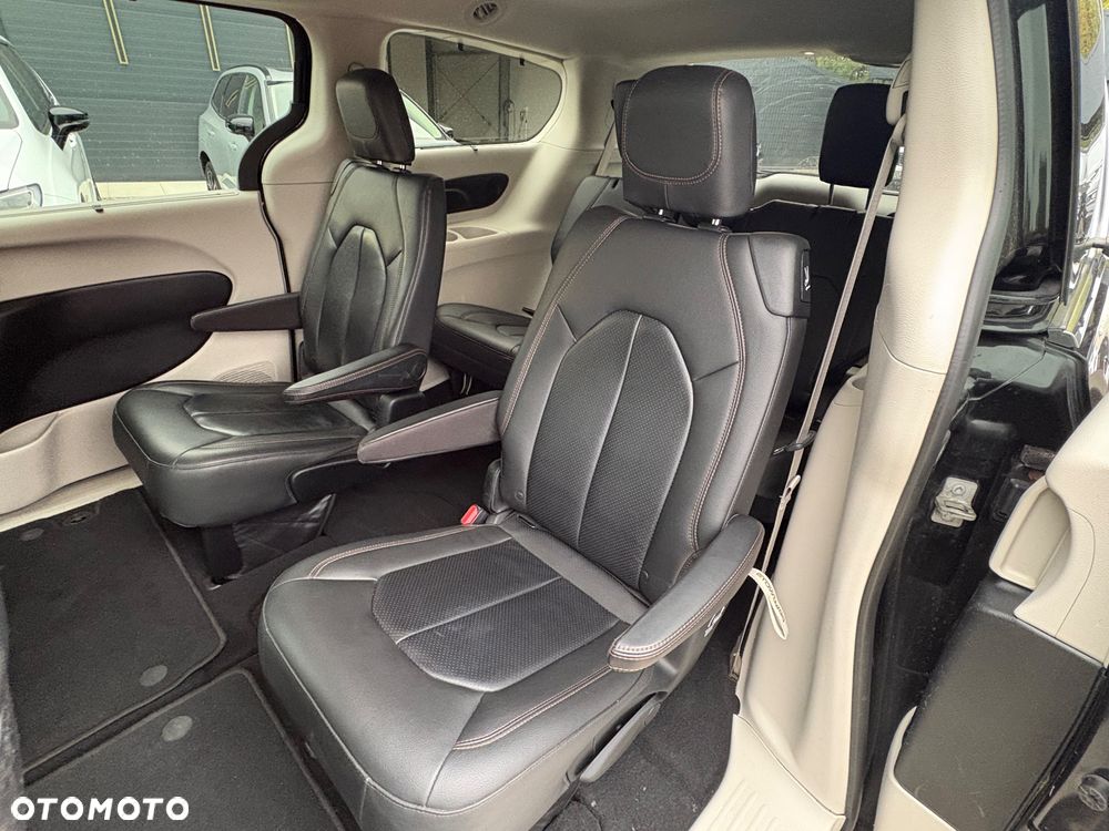 Chrysler Pacifica - 15