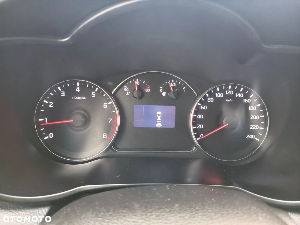 Kia Carens 1.6 GDI Fifa World Cup Edition - 23