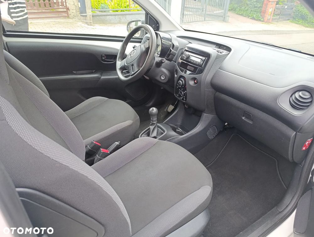 Toyota Aygo x - 30