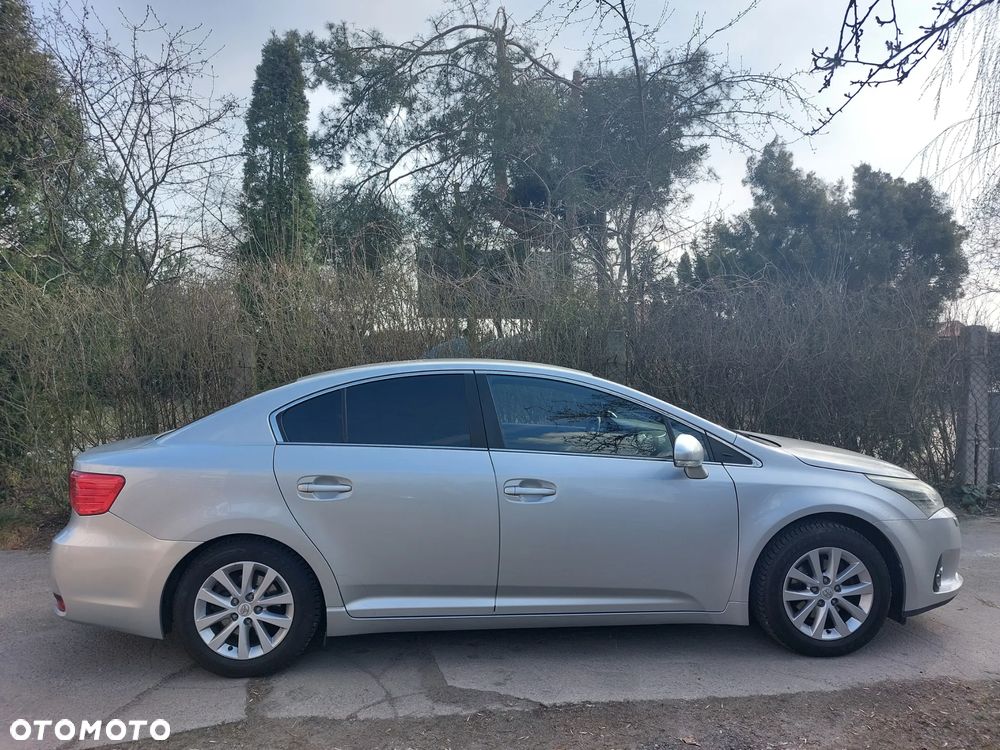 Toyota Avensis 1.8 Comfort - 1